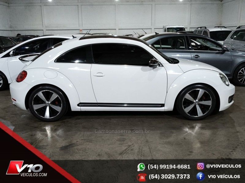 VOLKSWAGEN FUSCA 2.0 TSI 16V 2013/2014 V10 VEÍCULOS CAXIAS DO SUL / Carros no Vale