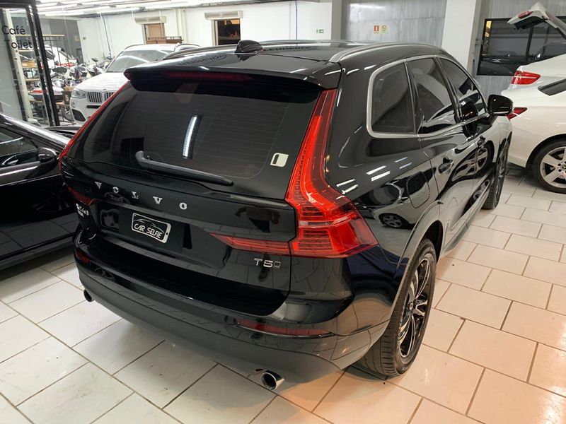 VOLVO XC60 2.0 T5 GASOLINA MOMENTUM AWD GEARTRONIC 2019/2020 FÁBIO BERNARDES PORTO ALEGRE / Carros no Vale