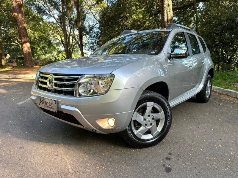 RENAULT DUSTER 1.6 DYNAMIQUE 4X2 16V 2013/2014 KASPER VEÍCULOS DOIS IRMÃOS / Carros no Vale