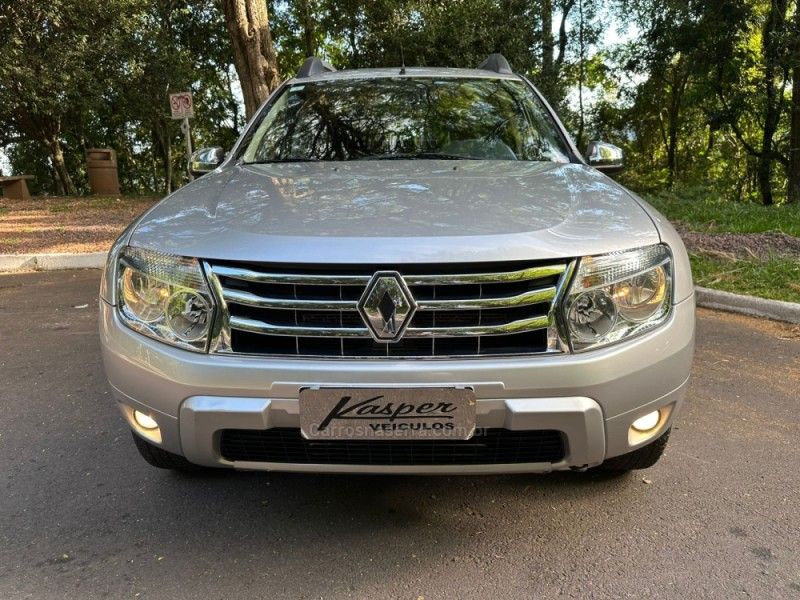 RENAULT DUSTER 1.6 DYNAMIQUE 4X2 16V 2013/2014 KASPER VEÍCULOS DOIS IRMÃOS / Carros no Vale