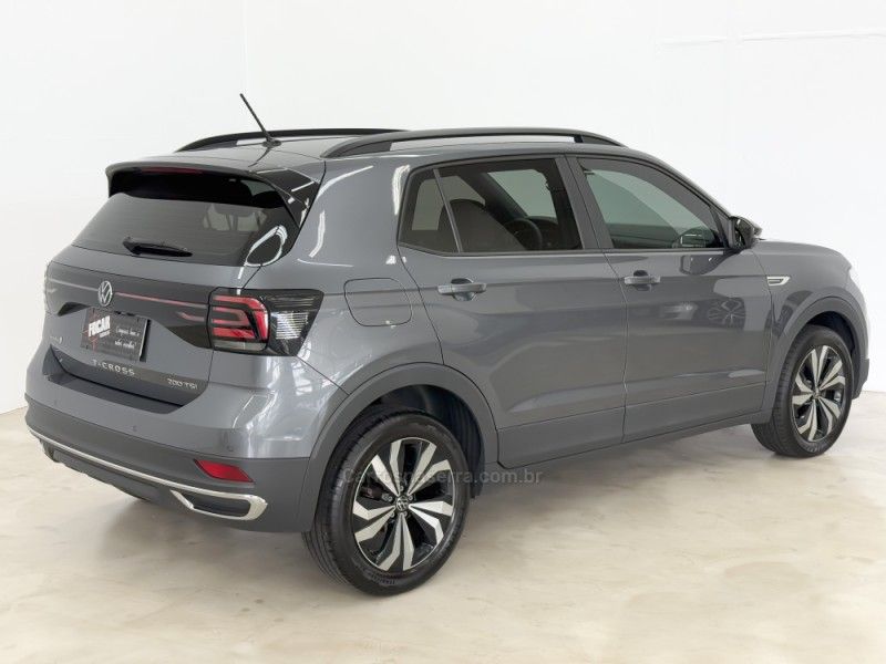 VOLKSWAGEN T-CROSS 1.0 COMFORTLINE TSI 2022/2023 FOCAR VEÍCULOS CAXIAS DO SUL / Carros no Vale