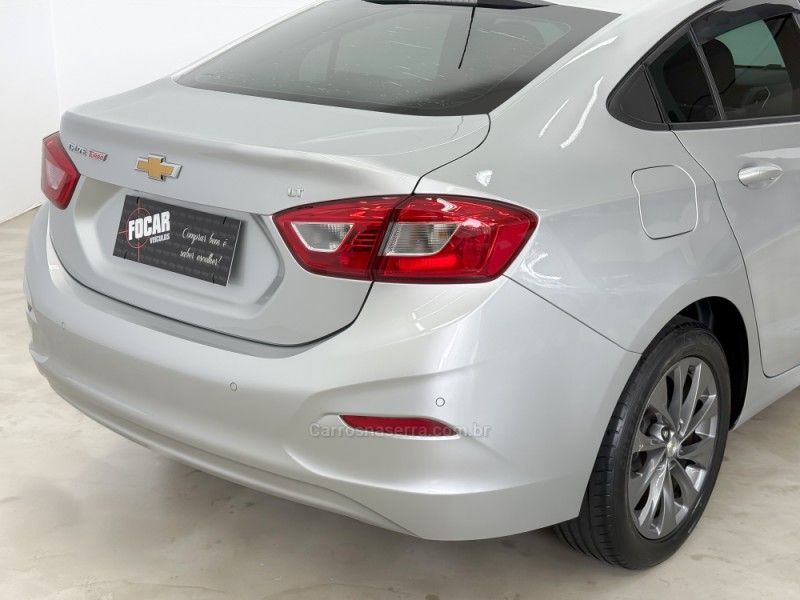 CHEVROLET CRUZE 1.4 TURBO LT 16V 2018/2018 FOCAR VEÍCULOS CAXIAS DO SUL / Carros no Vale