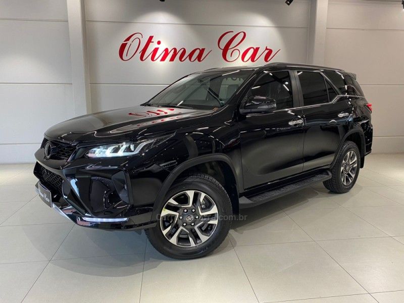 TOYOTA HILUX SW4 2.8 SRX 4X4 DIAMOND 16V TURBO 7 LUGARES 2024/2025 ÓTIMA CAR FLORES DA CUNHA / Carros no Vale