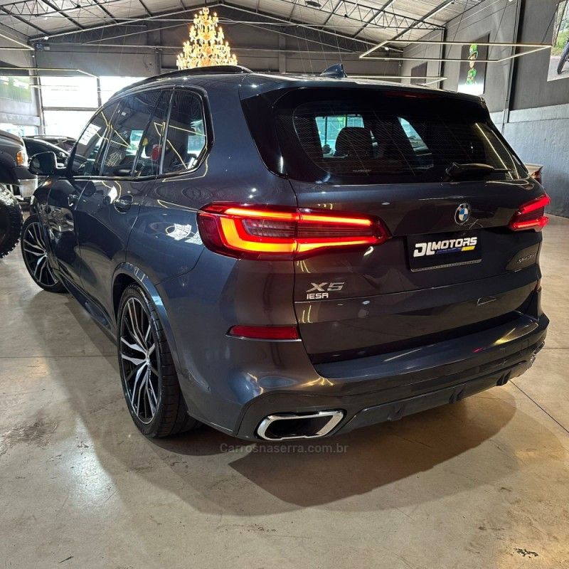 BMW X5 3.0 4X4 30D I6 TURBO 2019/2019 DL MOTORS LAJEADO / Carros no Vale