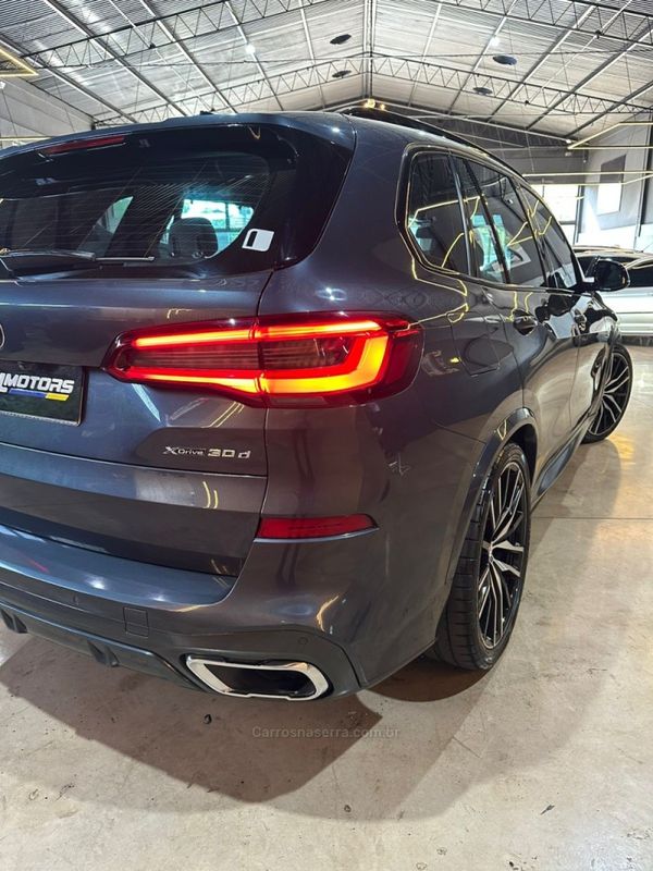 BMW X5 3.0 4X4 30D I6 TURBO 2019/2019 DL MOTORS LAJEADO / Carros no Vale