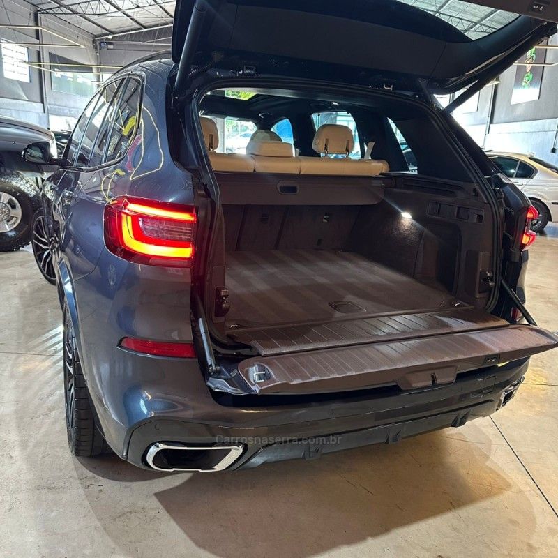 BMW X5 3.0 4X4 30D I6 TURBO 2019/2019 DL MOTORS LAJEADO / Carros no Vale