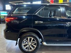 TOYOTA HILUX 2.8 SRX 4X4 CD 16V 2016/2016 DL MOTORS LAJEADO / Carros no Vale