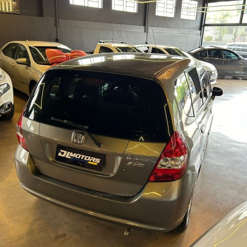 HONDA FIT 1.4 LX 8V 2004/2005 DL MOTORS LAJEADO / Carros no Vale