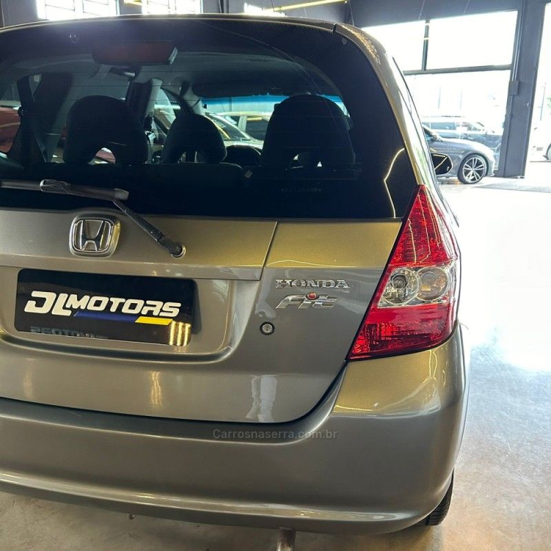 HONDA FIT 1.4 LX 8V 2004/2005 DL MOTORS LAJEADO / Carros no Vale