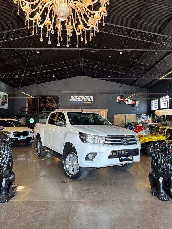 TOYOTA HILUX 2.8 SRV 4X4 CD 16V 2017/2018 DL MOTORS LAJEADO / Carros no Vale