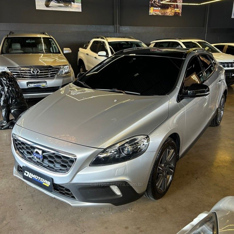 VOLVO V40 2016/2016 DL MOTORS LAJEADO / Carros no Vale