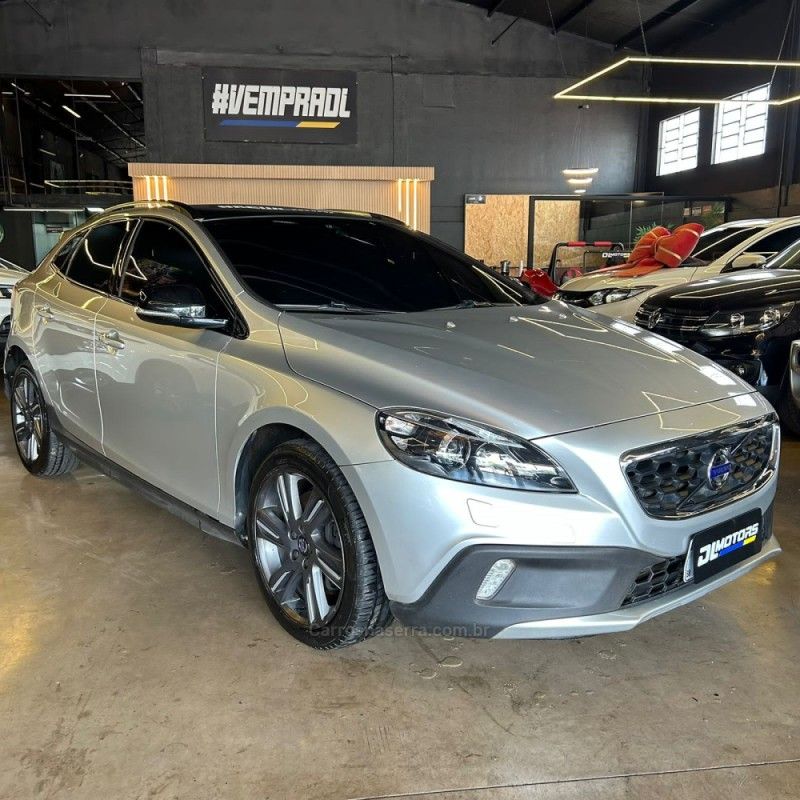 VOLVO V40 2016/2016 DL MOTORS LAJEADO / Carros no Vale