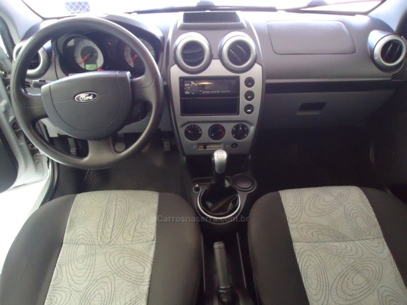 FORD FIESTA 1.6 MPI CLASS SEDAN 8V 2009/2009 BOURSCHEID CARROS E MOTOS SANTA CLARA DO SUL / Carros no Vale