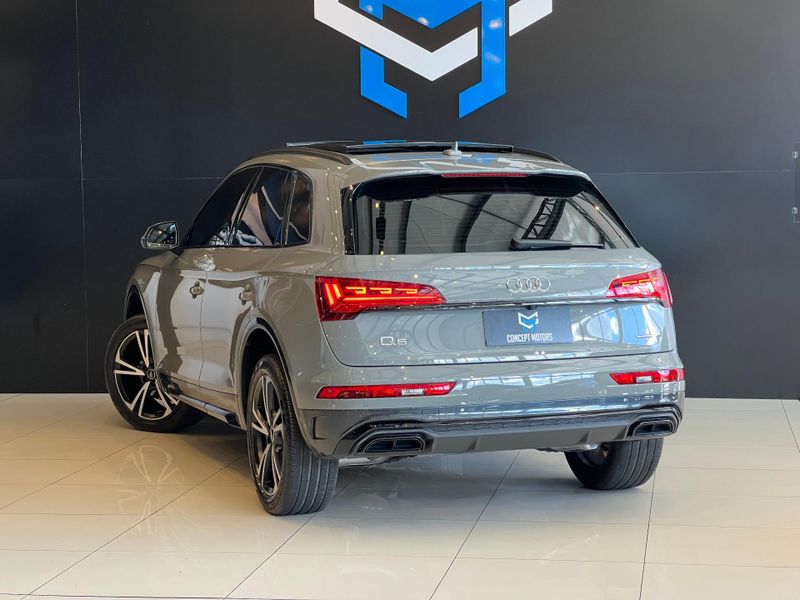 Audi Q5 S-Line Black 2.0 TFSI Quat S-Tronic 2021/2021 CONCEPT MOTORS PASSO FUNDO / Carros no Vale