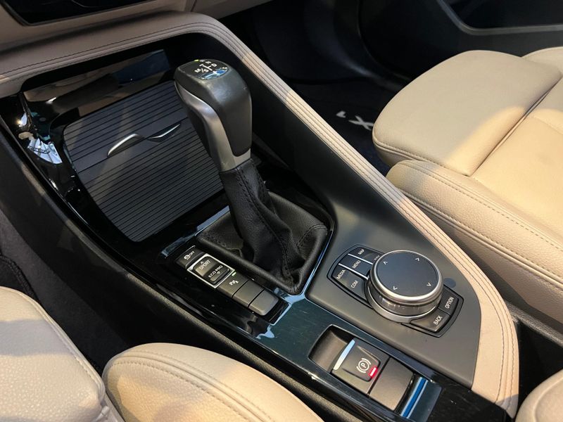 BMW X1 SDRIVE 20i 2.0/2.0 TB Acti.Flex Aut. 2019/2019 CONCEPT MOTORS PASSO FUNDO / Carros no Vale