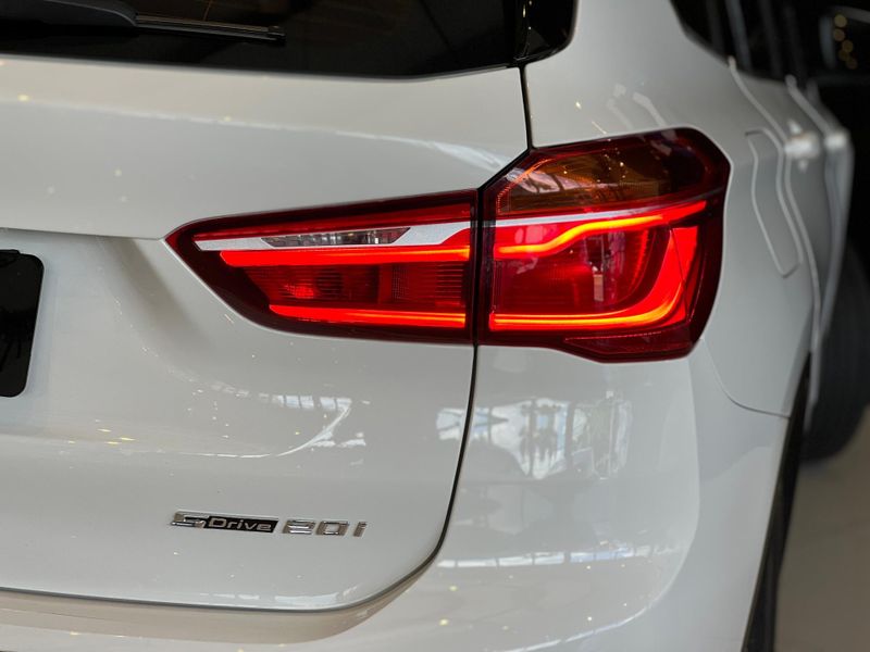 BMW X1 SDRIVE 20i 2.0/2.0 TB Acti.Flex Aut. 2019/2019 CONCEPT MOTORS PASSO FUNDO / Carros no Vale