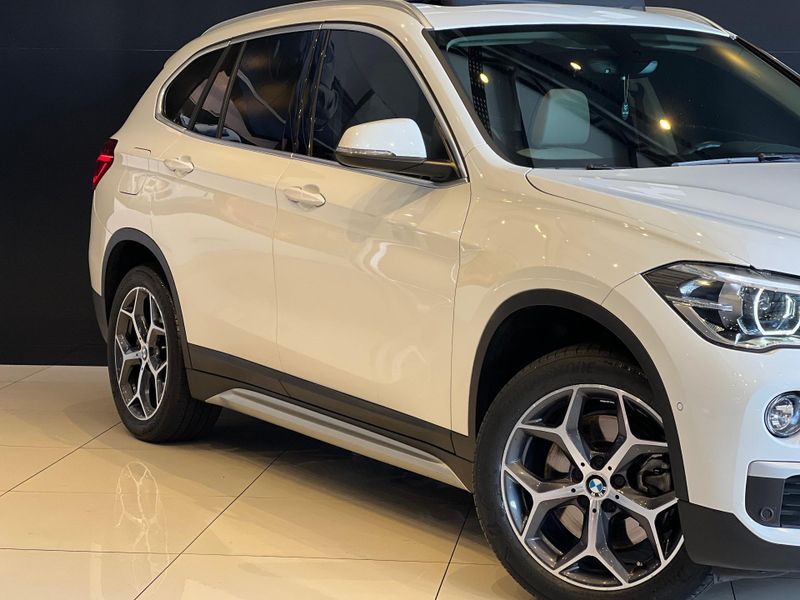 BMW X1 SDRIVE 20i 2.0/2.0 TB Acti.Flex Aut. 2019/2019 CONCEPT MOTORS PASSO FUNDO / Carros no Vale