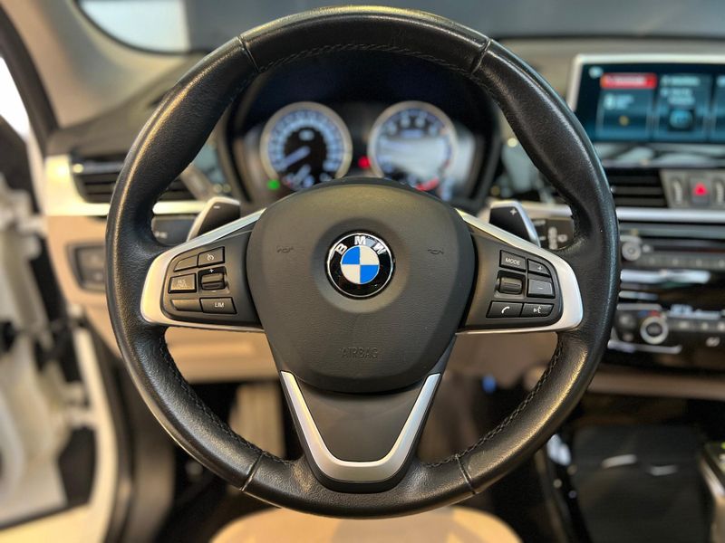 BMW X1 SDRIVE 20i 2.0/2.0 TB Acti.Flex Aut. 2019/2019 CONCEPT MOTORS PASSO FUNDO / Carros no Vale