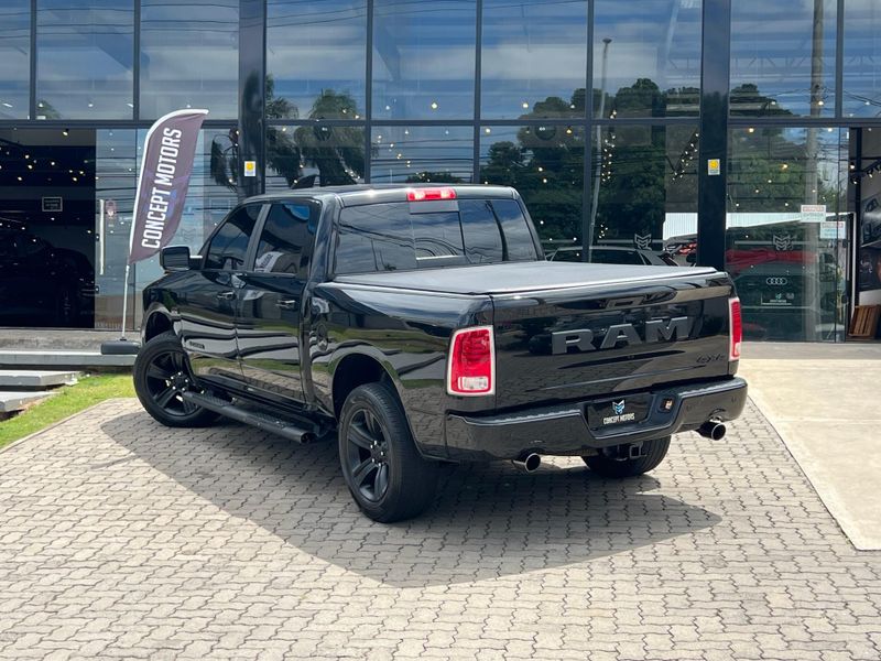 Ram Classic LARAMIE NIGHT ED 5.7 4X4 Aut. 2022/2022 CONCEPT MOTORS PASSO FUNDO / Carros no Vale