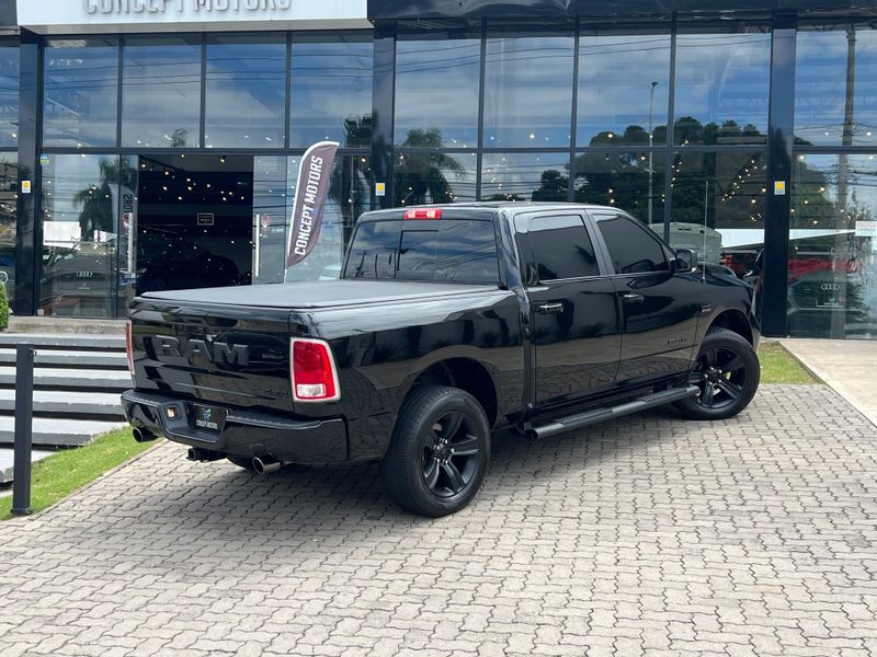 Ram Classic LARAMIE NIGHT ED 5.7 4X4 Aut. 2022/2022 CONCEPT MOTORS PASSO FUNDO / Carros no Vale