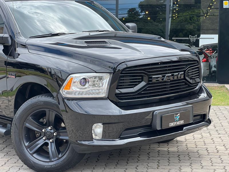 Ram Classic LARAMIE NIGHT ED 5.7 4X4 Aut. 2022/2022 CONCEPT MOTORS PASSO FUNDO / Carros no Vale