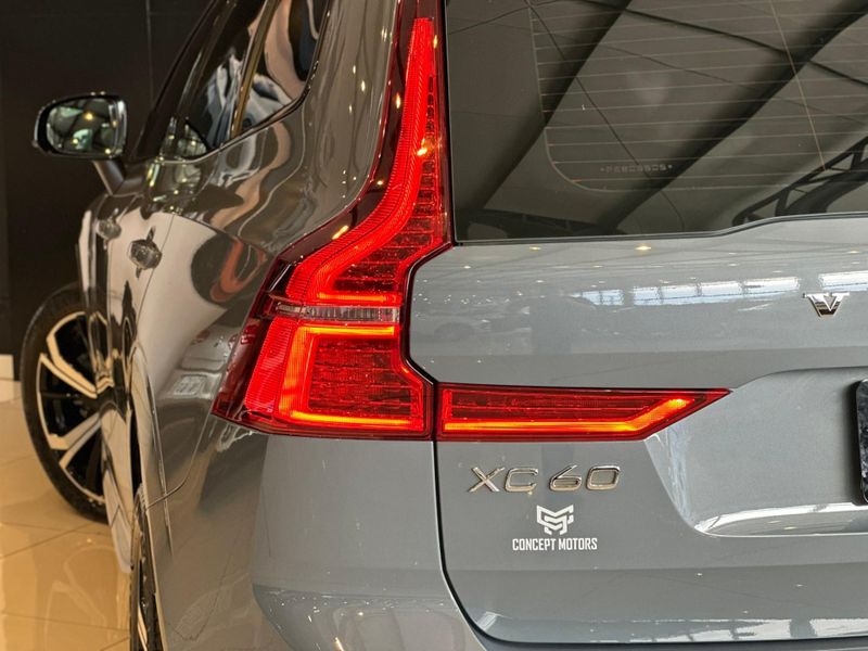 Volvo XC60 T-8 Ultim.Dark 2.0 AWD (HÃ­brido) 2022/2023 CONCEPT MOTORS PASSO FUNDO / Carros no Vale