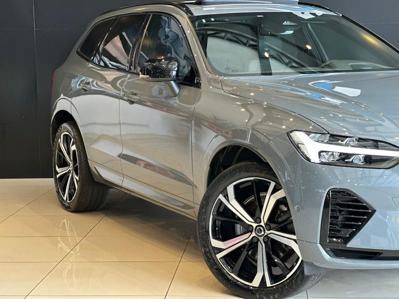 Volvo XC60 T-8 Ultim.Dark 2.0 AWD (HÃ­brido) 2022/2023 CONCEPT MOTORS PASSO FUNDO / Carros no Vale