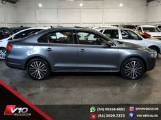 VOLKSWAGEN JETTA 2.0 TSI HIGHLINE 211CV DSG 2014/2014 V10 VEÍCULOS CAXIAS DO SUL / Carros no Vale