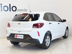 Chevrolet ONIX 1.0 FLEX MANUAL 2023/2024 BETIOLO NOVOS E SEMINOVOS LAJEADO / Carros no Vale