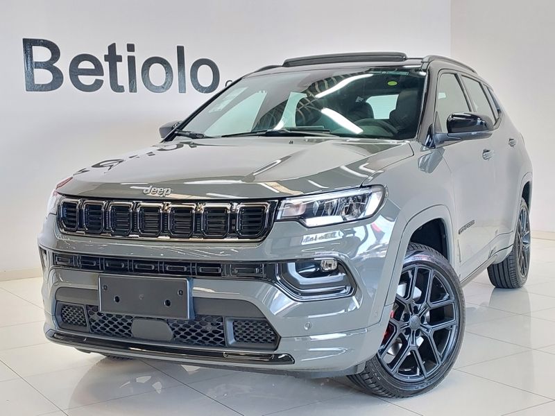 JEEP COMPASS 2.0 HURRICANE 4 TURBO GASOLINA BLACKHAWK AT9 2024/2025 BETIOLO NOVOS E SEMINOVOS LAJEADO / Carros no Vale