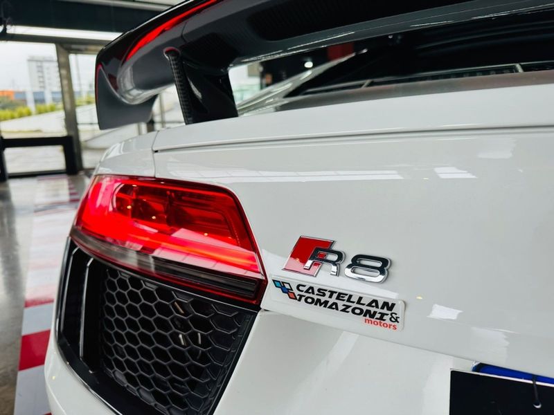 Audi R8 5.2 FSI COUPE PLUS QUATTRO V10 40V GASOLINA 2P S TRONIC 2017/2018 CASTELLAN E TOMAZONI MOTORS CAXIAS DO SUL / Carros no Vale