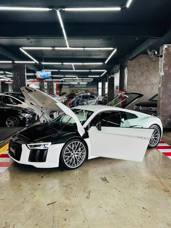 Audi R8 5.2 FSI COUPE PLUS QUATTRO V10 40V GASOLINA 2P S TRONIC 2017/2018 CASTELLAN E TOMAZONI MOTORS CAXIAS DO SUL / Carros no Vale