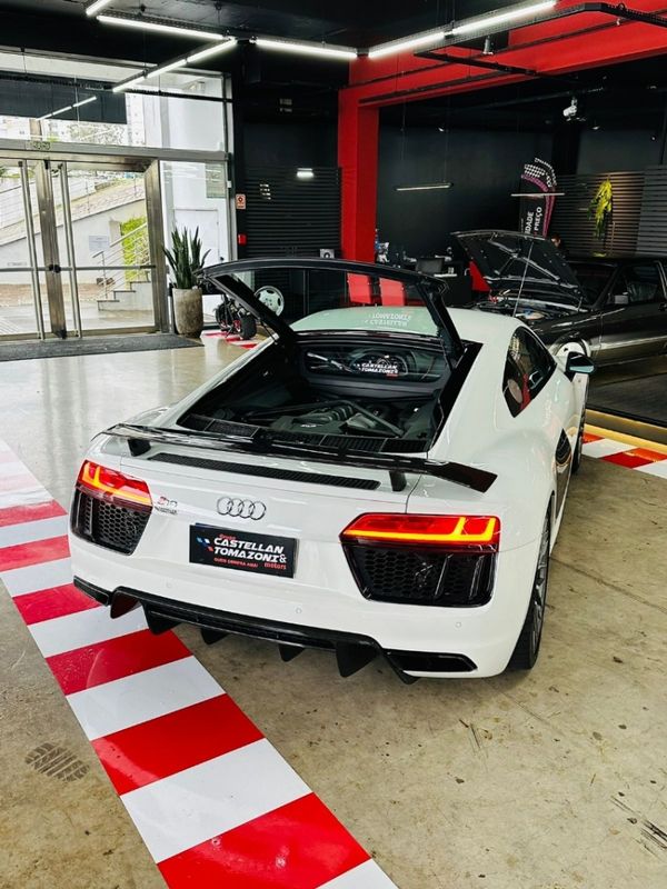 Audi R8 5.2 FSI COUPE PLUS QUATTRO V10 40V GASOLINA 2P S TRONIC 2017/2018 CASTELLAN E TOMAZONI MOTORS CAXIAS DO SUL / Carros no Vale