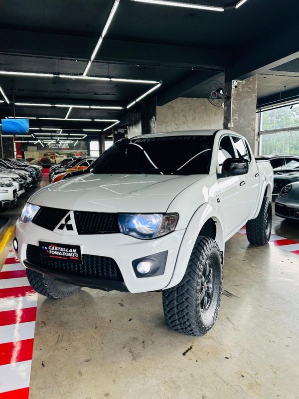 Mitsubishi L200 TRITON 3.2 HPE 4X4 CD 16V TURBO INTERCOOLER DIESEL 4P AUTOMÁTICO 2011/2012 CASTELLAN E TOMAZONI MOTORS CAXIAS DO SUL / Carros no Vale