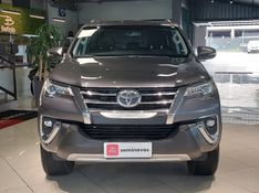 Toyota HILUX SW4 2.8 SRX 4X4 7 LUGARES 16V TURBO INTERCOOLER DIESEL 4P AUTOMÁTICO 2019/2019 BETIOLO NOVOS E SEMINOVOS LAJEADO / Carros no Vale