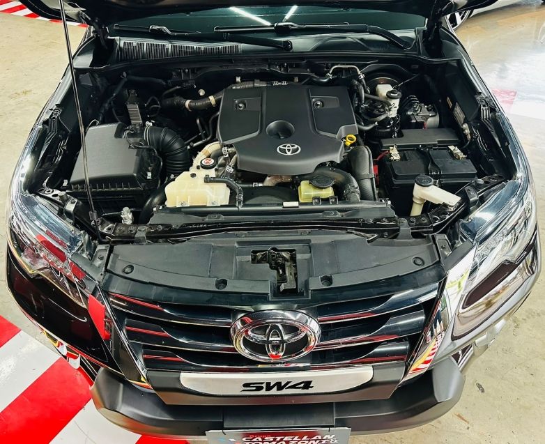 Toyota HILUX SW4 2.8 SRX 4X4 7 LUGARES 16V TURBO INTERCOOLER DIESEL 4P AUTOMÁTICO 2016/2017 CASTELLAN E TOMAZONI MOTORS CAXIAS DO SUL / Carros no Vale