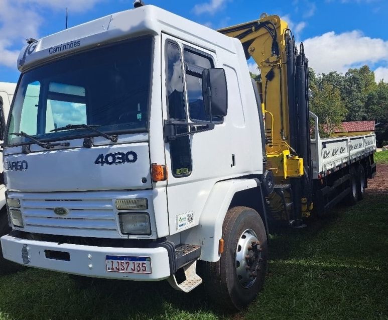 Ford Cargo 4030 2p Munck 2000/2000 CAMINHÕES & CAMIONETAS PASSO FUNDO / Carros no Vale