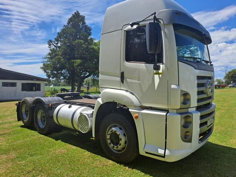 Volkswagen 25370 25-370 E Constel 6×2 Tractor 2p 2011/2011 CAMINHÕES & CAMIONETAS PASSO FUNDO / Carros no Vale