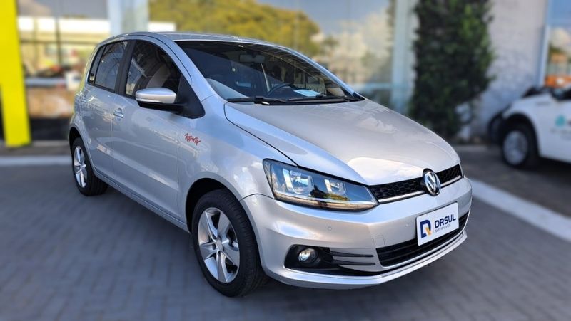 Volkswagen FOX 1.6 MI ROCK IN RIO 8V FLEX 4P MANUAL 2015/2016 DRSUL SEMINOVOS CAXIAS DO SUL – LAJEADO – SANTA CRUZ DO SUL / Carros no Vale