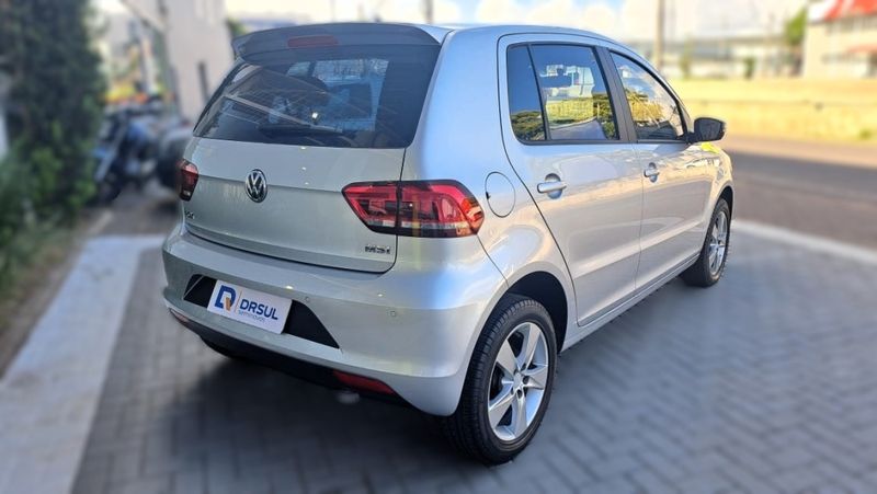 Volkswagen FOX 1.6 MI ROCK IN RIO 8V FLEX 4P MANUAL 2015/2016 DRSUL SEMINOVOS CAXIAS DO SUL – LAJEADO – SANTA CRUZ DO SUL / Carros no Vale