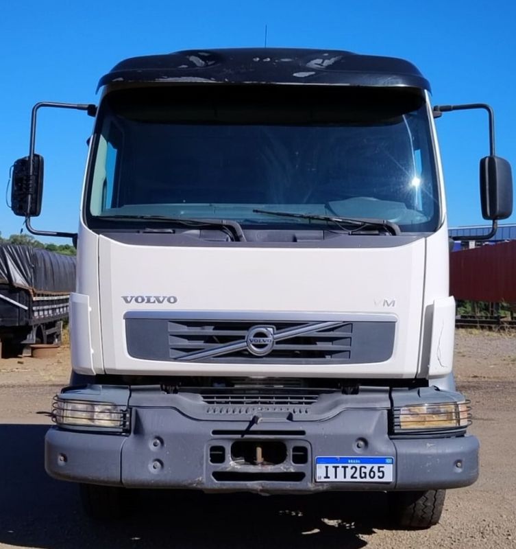 Volvo VM 330 6×4 2p Rol On 2012/2012 CAMINHÕES & CAMIONETAS PASSO FUNDO / Carros no Vale