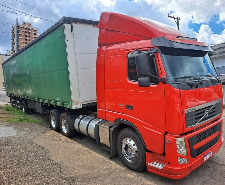 Volvo FH 420 FH-420 6×2 (E5) + Facchini 2017 2013/2013 CAMINHÕES & CAMIONETAS PASSO FUNDO / Carros no Vale