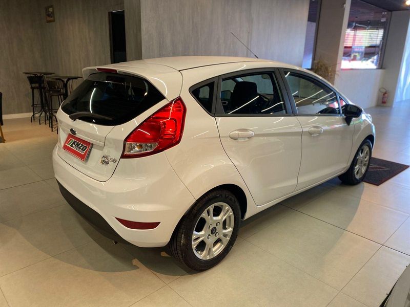 Ford New Fiesta Hatch / HA 1.5L SE 2014/2015 ENZO MULTIMARCAS CAXIAS DO SUL / Carros no Vale