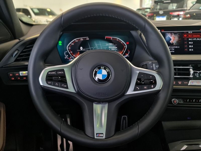 BMW 118i 1.5 12V GASOLINA M SPORT STEPTRONIC 2022/2023 CARRO DEZ NOVO HAMBURGO / Carros no Vale