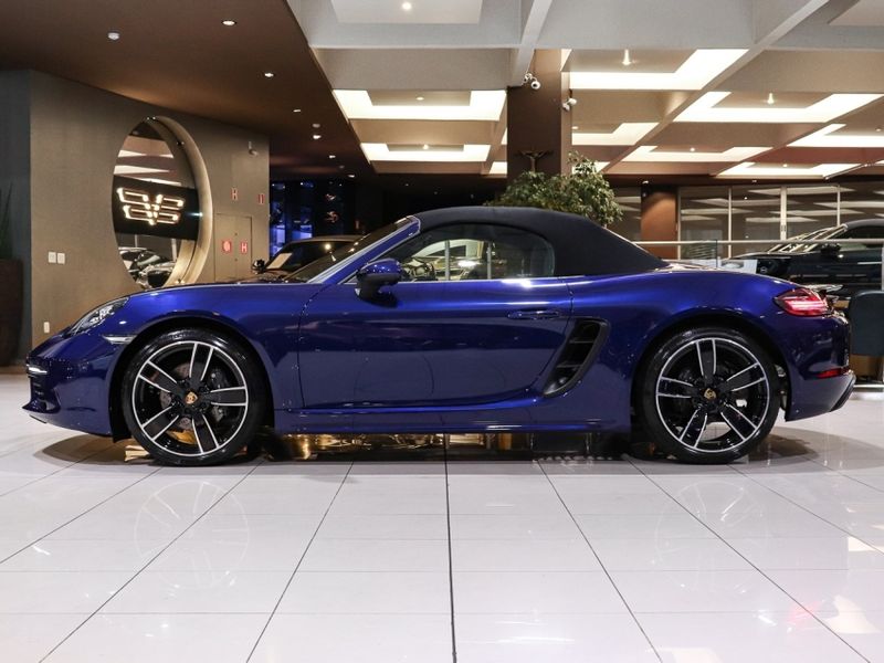 Porsche 718 2.0 16V H4 GASOLINA BOXSTER PDK 2024/2024 VIA BELLA VEÍCULOS ESPECIAIS CAXIAS DO SUL / Carros no Vale