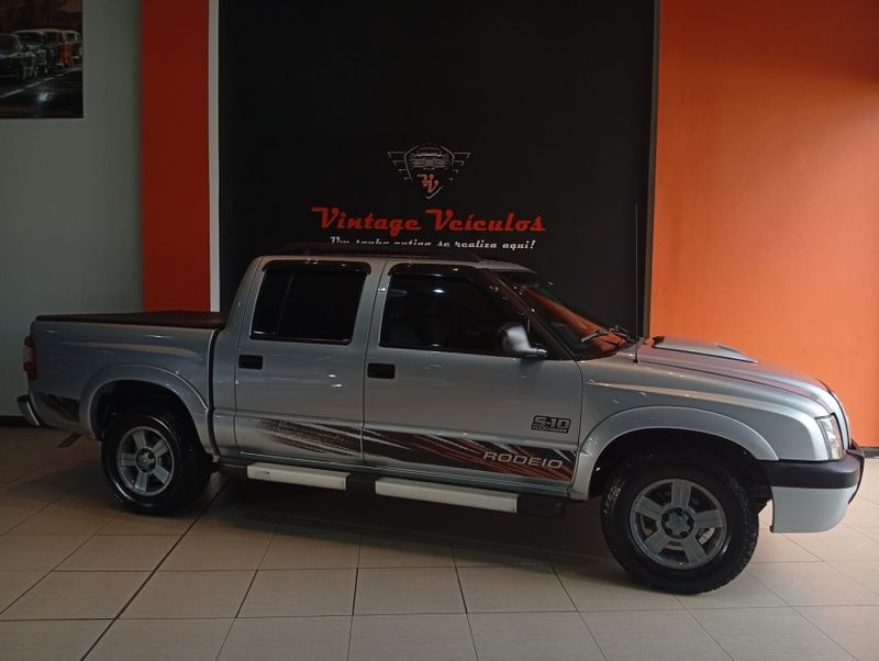 Chevrolet S10 2.4 MPFI RODEIO 4X2 CD 8V FLEX 4P MANUAL 2011/2011 VINTAGE VEÍCULOS CAXIAS DO SUL / Carros no Vale