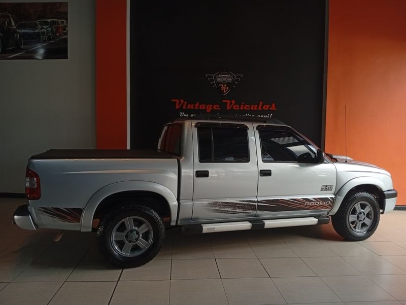 Chevrolet S10 2.4 MPFI RODEIO 4X2 CD 8V FLEX 4P MANUAL 2011/2011 VINTAGE VEÍCULOS CAXIAS DO SUL / Carros no Vale