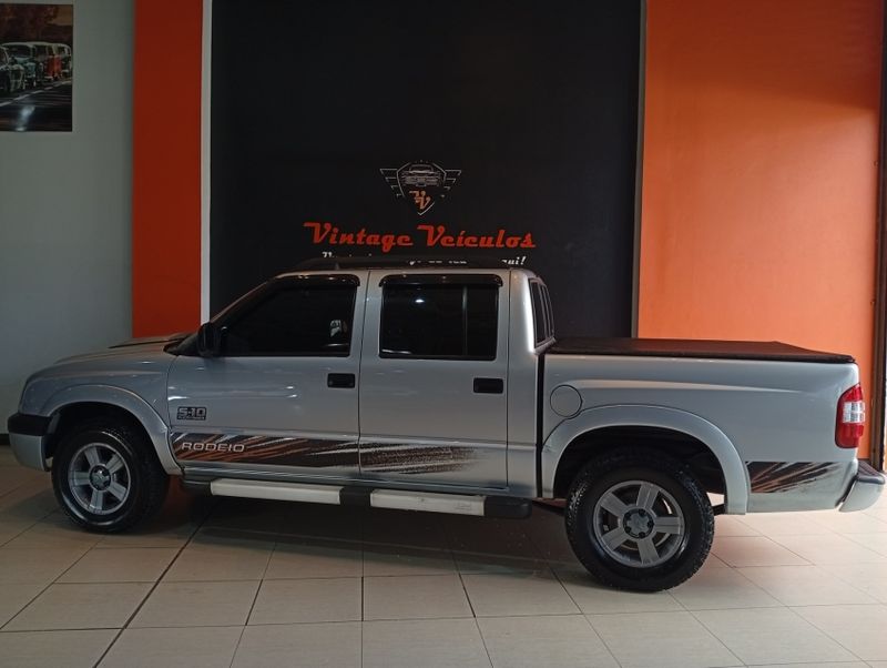 Chevrolet S10 2.4 MPFI RODEIO 4X2 CD 8V FLEX 4P MANUAL 2011/2011 VINTAGE VEÍCULOS CAXIAS DO SUL / Carros no Vale