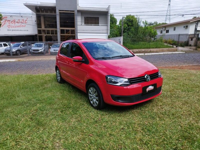 Volkswagen FOX TREND 1.0 2014 GRASSI VEÍCULOS LAJEADO / Carros no Vale