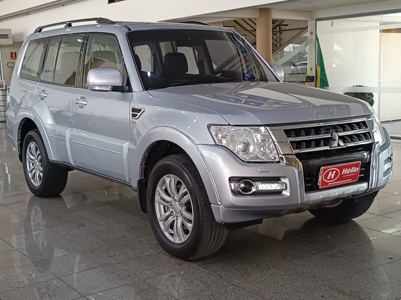 Mitsubishi PAJERO FULL HPE 3.2 3D 2016 HÉLIO AUTOMÓVEIS LAJEADO / Carros no Vale